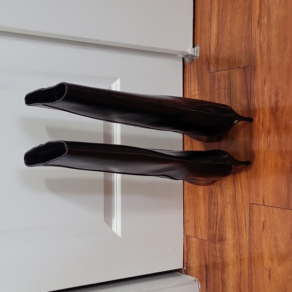 Zip less 2.5in black faux leather boots. - Picture 2 of 4